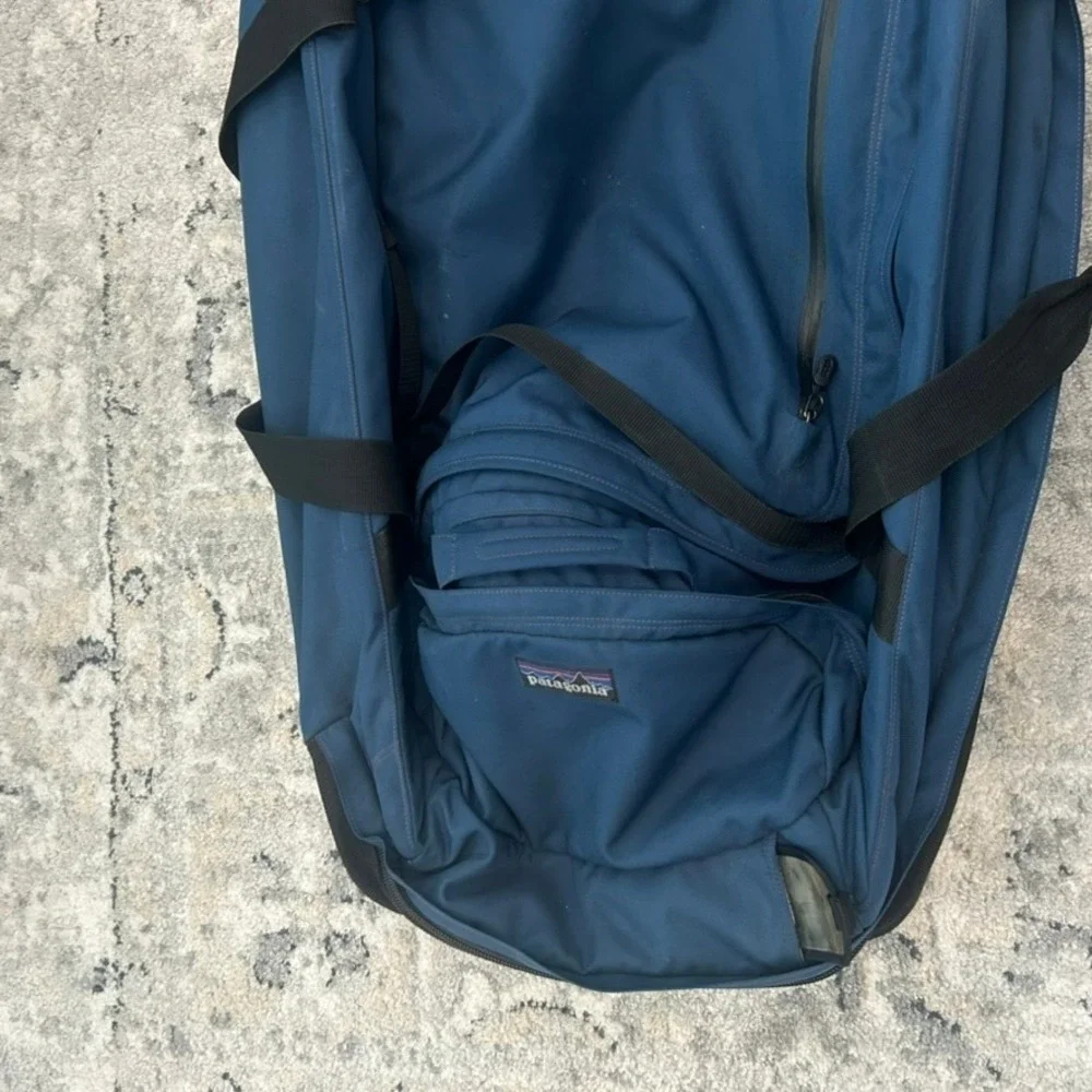 Patagonia Black Hole Wheeled Duffel Bag Navy Blue Rolling Travel Luggage 100L